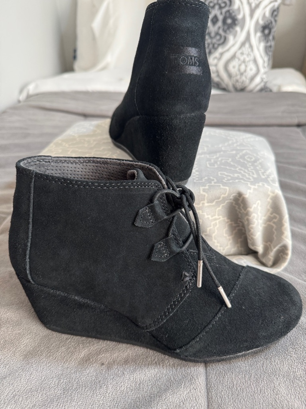 Toms Black-suede leather lace-up Wedge Ankle Booties Sz 9.5 M NWOB